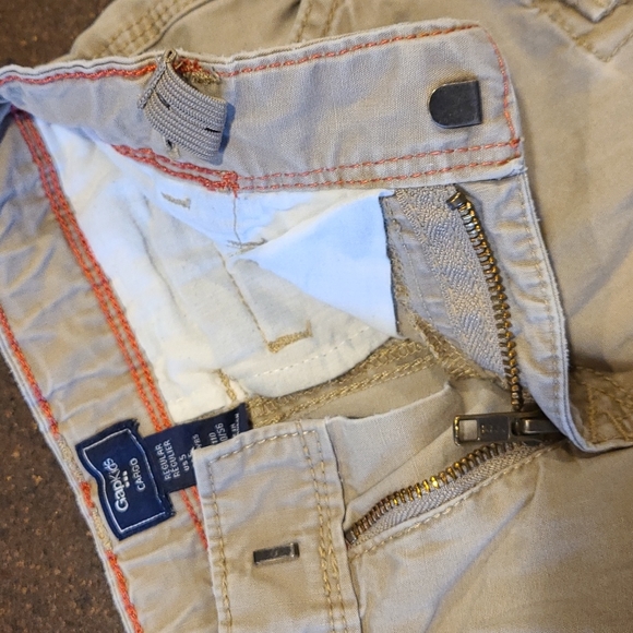 Lot of 2 pair GAP cargo shorts 5T - Picture 4 of 8